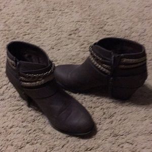 Shoe boots